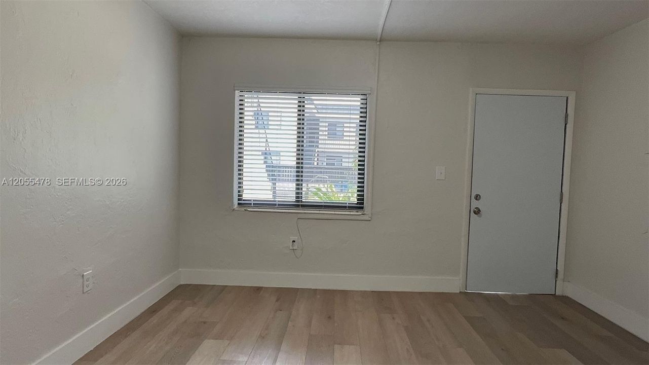 В аренду: $1,850 (1 спален, 1 ванн, 700 Квадратных фут)