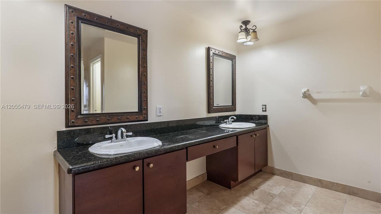For Sale: $797,999 (4 beds, 2 baths, 2800 Square Feet)