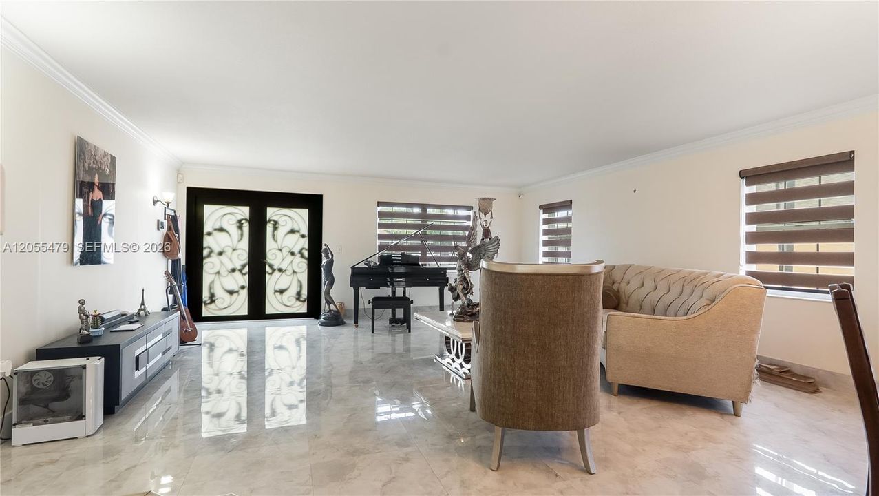 For Sale: $797,999 (4 beds, 2 baths, 2800 Square Feet)
