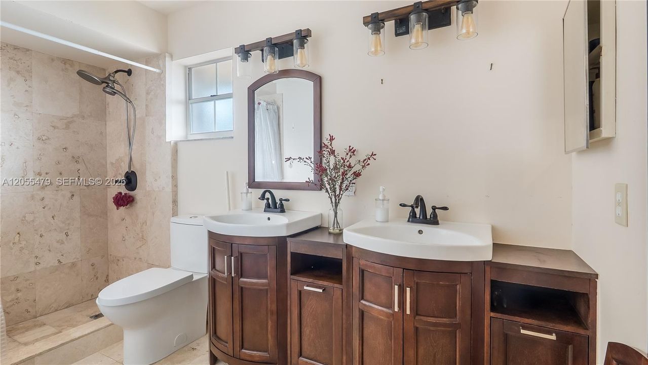 For Sale: $797,999 (4 beds, 2 baths, 2800 Square Feet)