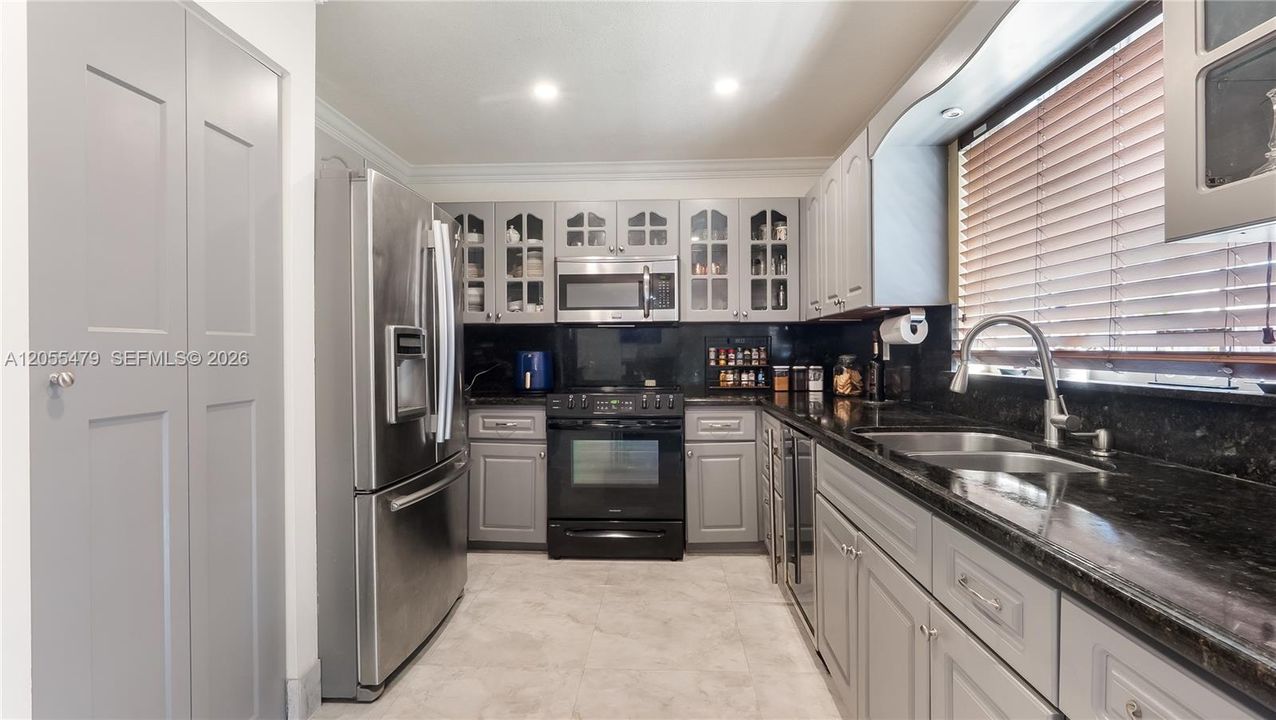 For Sale: $797,999 (4 beds, 2 baths, 2800 Square Feet)