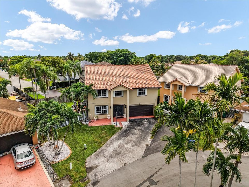 For Sale: $797,999 (4 beds, 2 baths, 2800 Square Feet)
