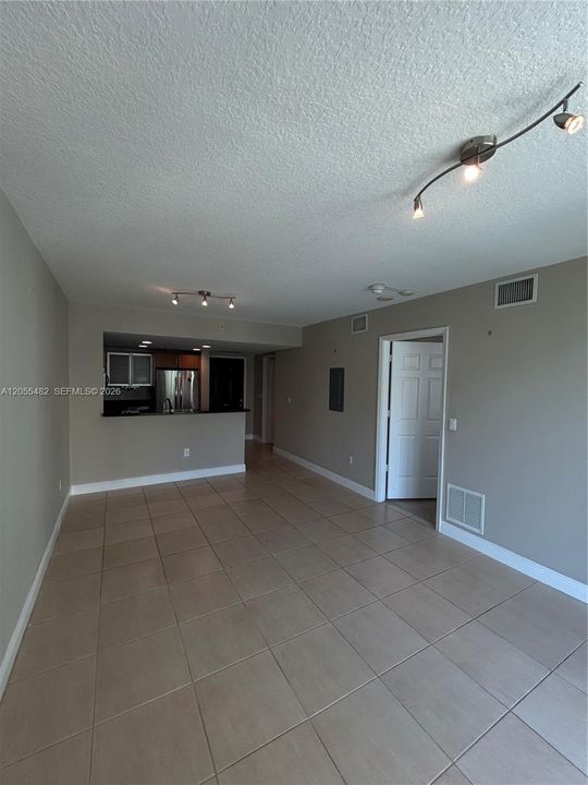 For Rent: $2,500 (1 beds, 1 baths, 743 Square Feet)