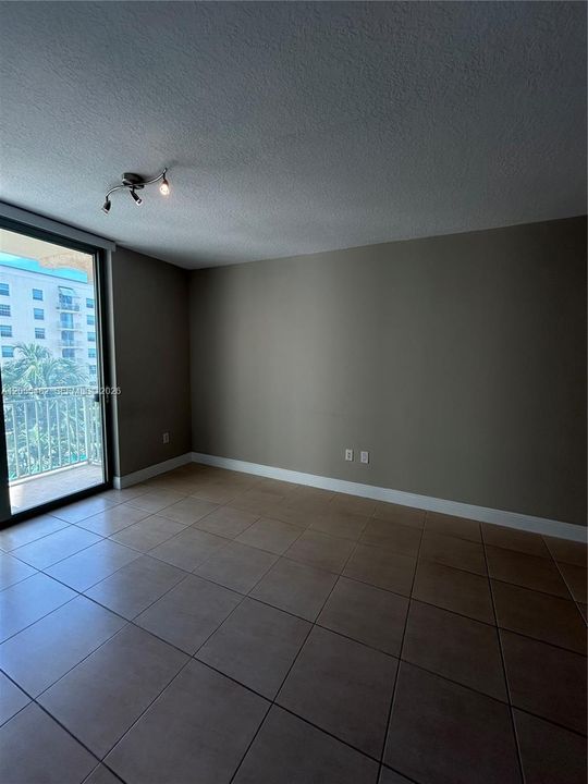 For Rent: $2,500 (1 beds, 1 baths, 743 Square Feet)