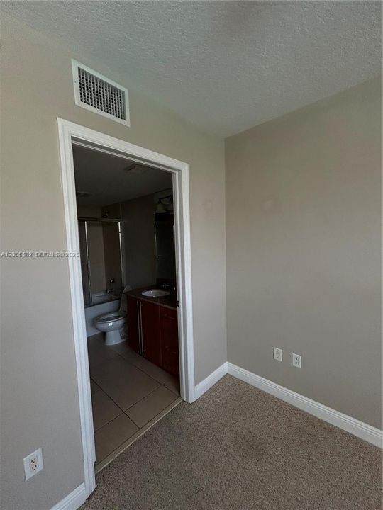 For Rent: $2,500 (1 beds, 1 baths, 743 Square Feet)