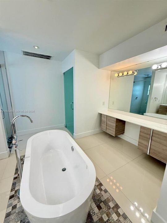 For Rent: $18,950 (4 beds, 4 baths, 3126 Square Feet)