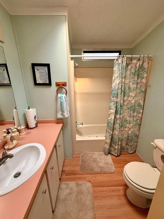 Bathroom 2-2