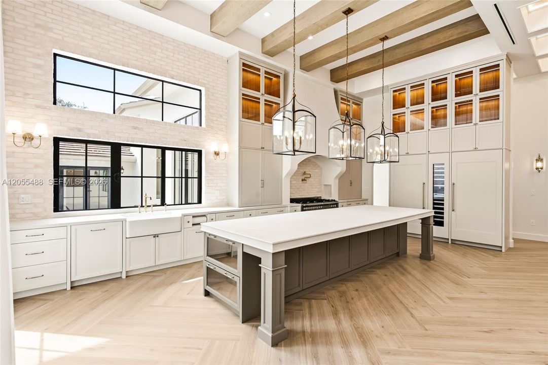 На продажу: $3,150,000 (5 спален, 4 ванн, 4004 Квадратных фут)
