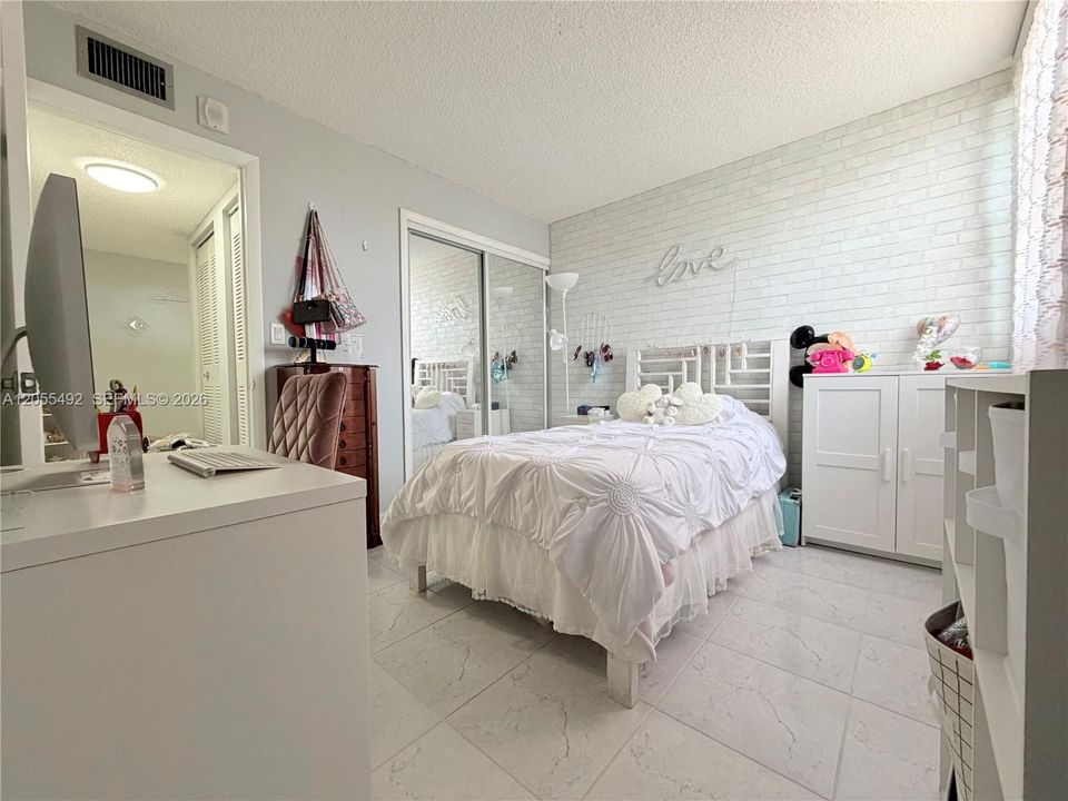 En Renta: $2,400 (2 camas, 2 baños, 1086 Pies cuadrados)