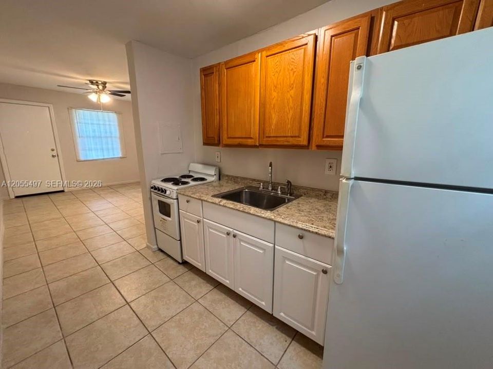 В аренду: $1,645 (2 спален, 1 ванн, 650 Квадратных фут)