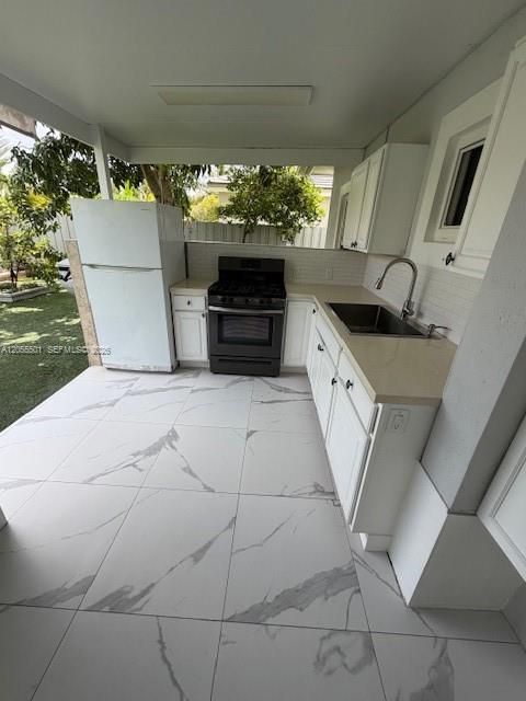 OUTDOOR KITCHEN