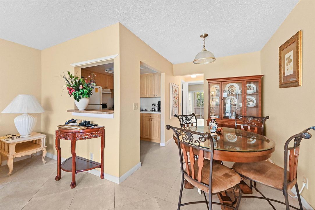 08 Dining Room 01