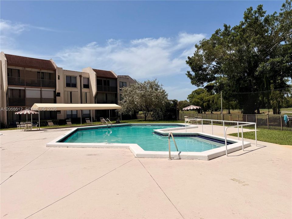 For Sale: $200,000 (2 beds, 2 baths, 1040 Square Feet)