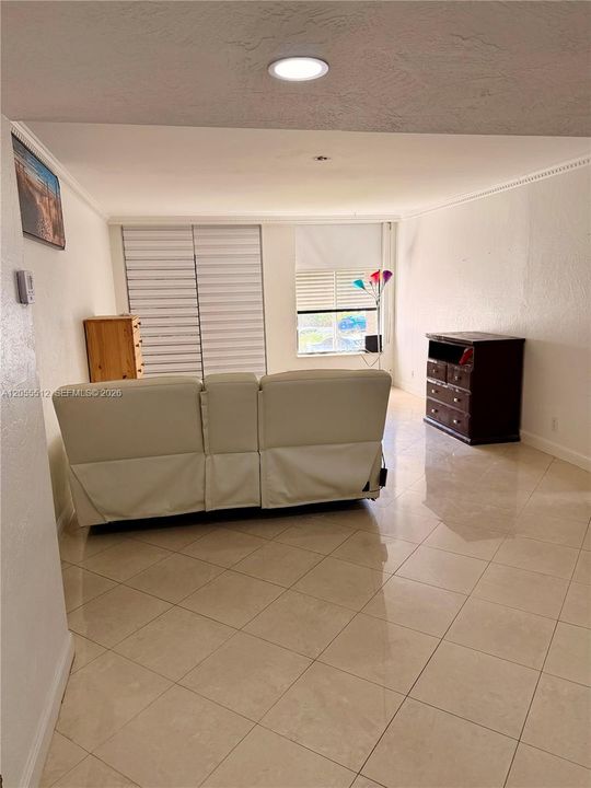 For Sale: $200,000 (2 beds, 2 baths, 1040 Square Feet)