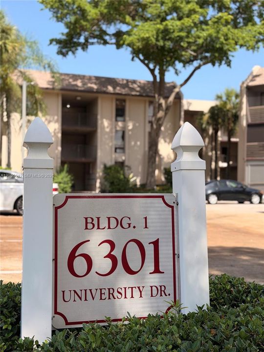 For Sale: $200,000 (2 beds, 2 baths, 1040 Square Feet)