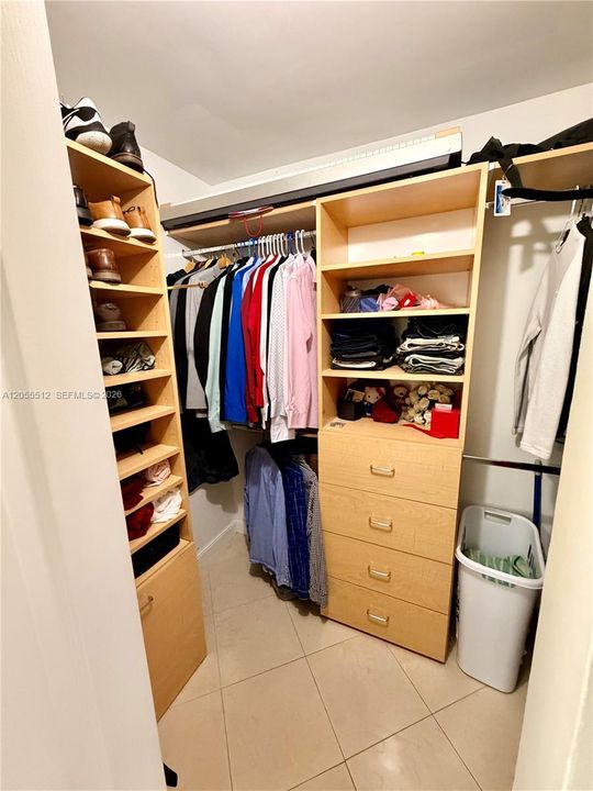 For Sale: $200,000 (2 beds, 2 baths, 1040 Square Feet)