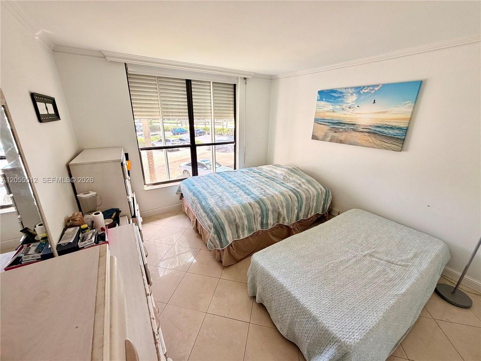 For Sale: $200,000 (2 beds, 2 baths, 1040 Square Feet)