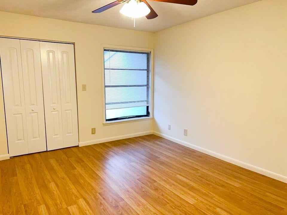 bedrm 1 closet view