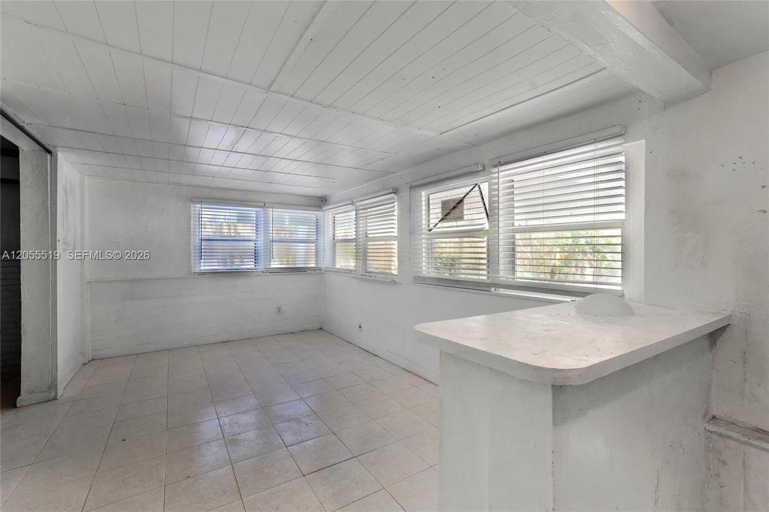 En Venta: $299,000 (2 camas, 1 baños, 840 Pies cuadrados)