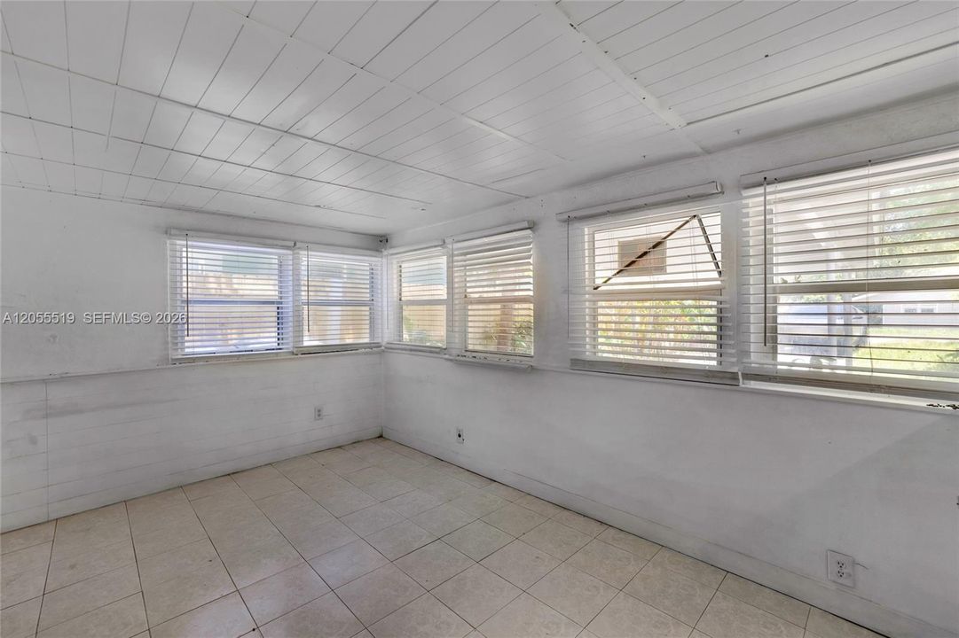 En Venta: $299,000 (2 camas, 1 baños, 840 Pies cuadrados)