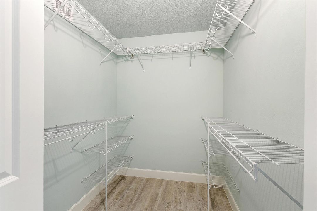 Walk-in closet master br