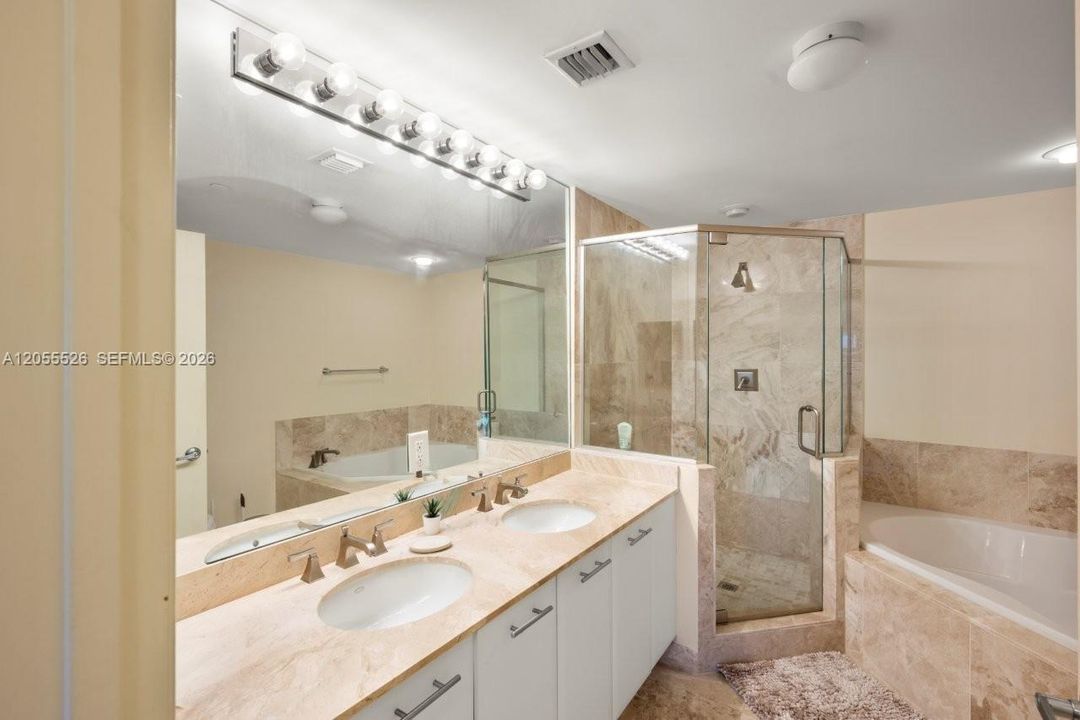 For Sale: $315,000 (2 beds, 2 baths, 1135 Square Feet)