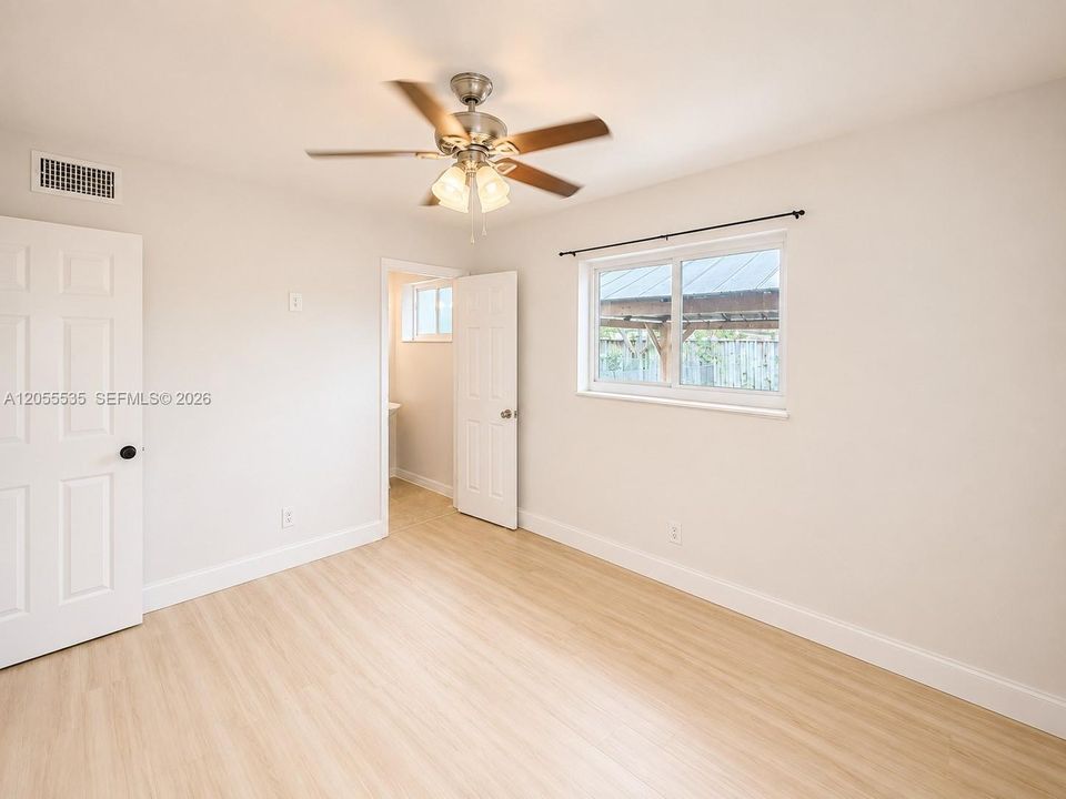 Activo con contrato: $3,400 (4 camas, 2 baños, 1565 Pies cuadrados)