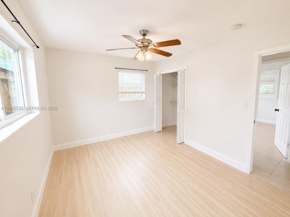 Activo con contrato: $3,400 (4 camas, 2 baños, 1565 Pies cuadrados)