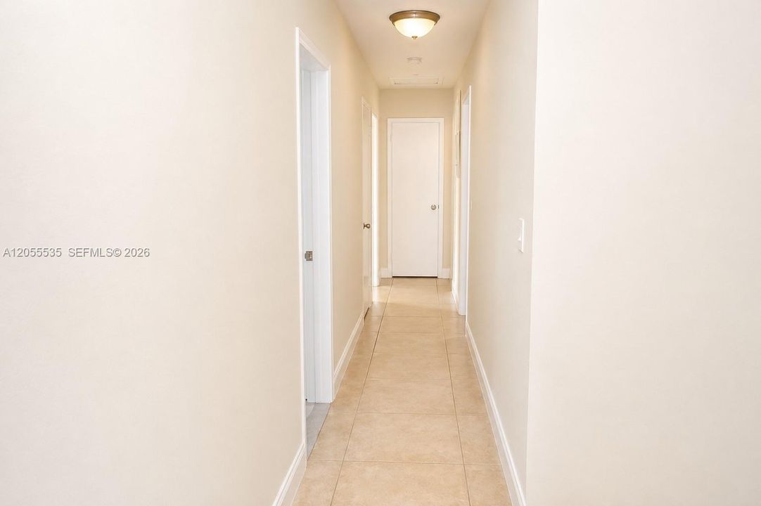 Activo con contrato: $3,400 (4 camas, 2 baños, 1565 Pies cuadrados)