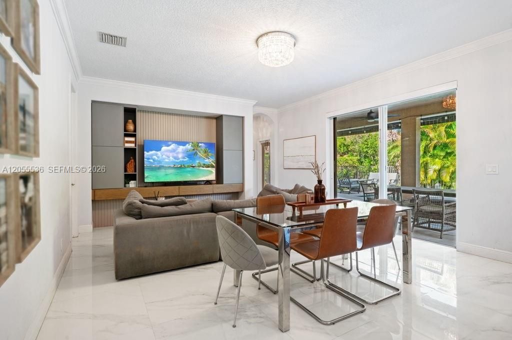 En Venta: $1,498,000 (5 camas, 3 baños, 3078 Pies cuadrados)