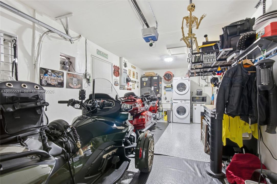 На продажу: $370,000 (2 спален, 1 ванн, 955 Квадратных фут)