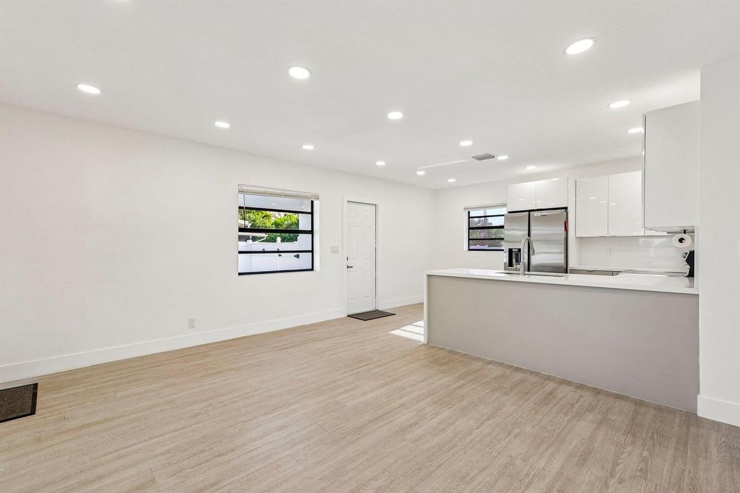 11-web-or-mls-NW 19th Ave-S1607-011