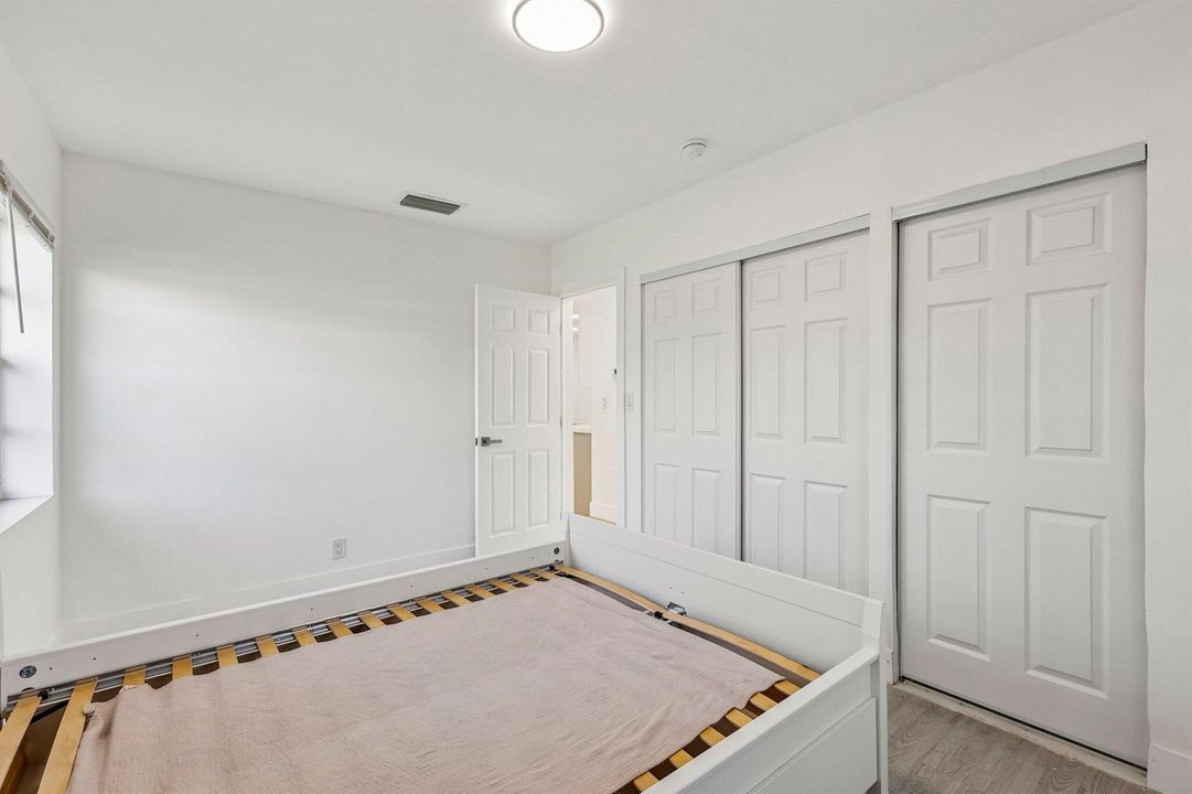 25-web-or-mls-NW 19th Ave-S1607-025