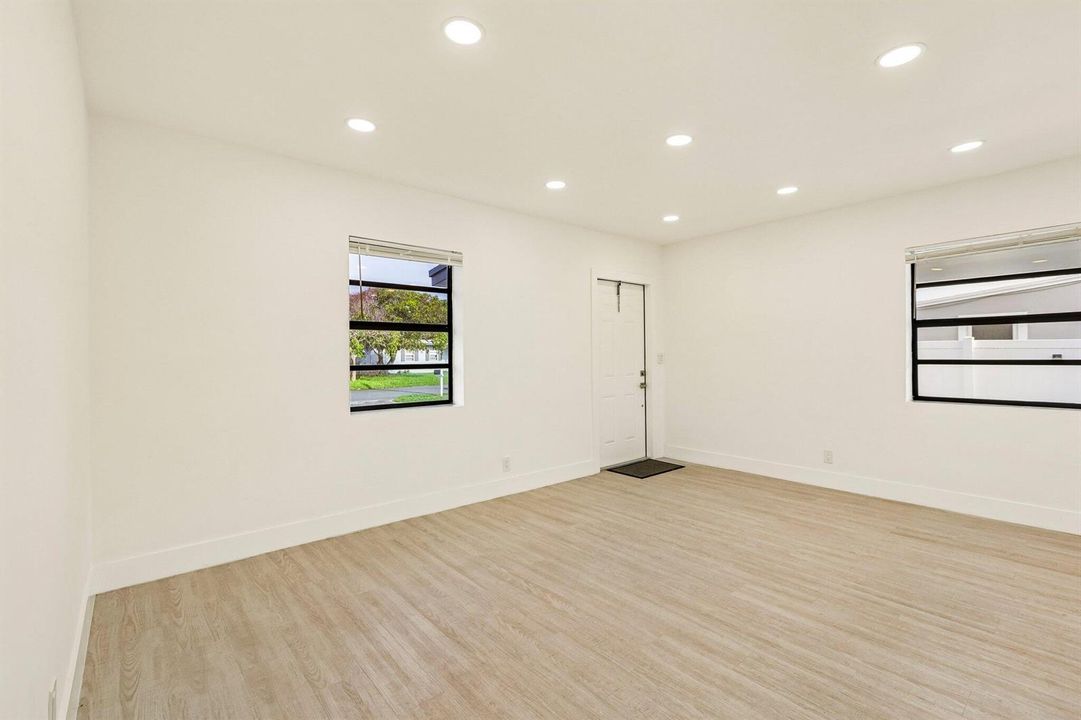 20-web-or-mls-NW 19th Ave-S1607-020