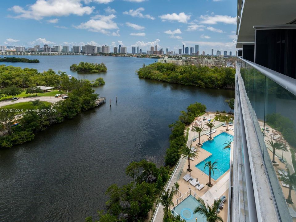 На продажу: $649,000 (2 спален, 2 ванн, 1119 Квадратных фут)