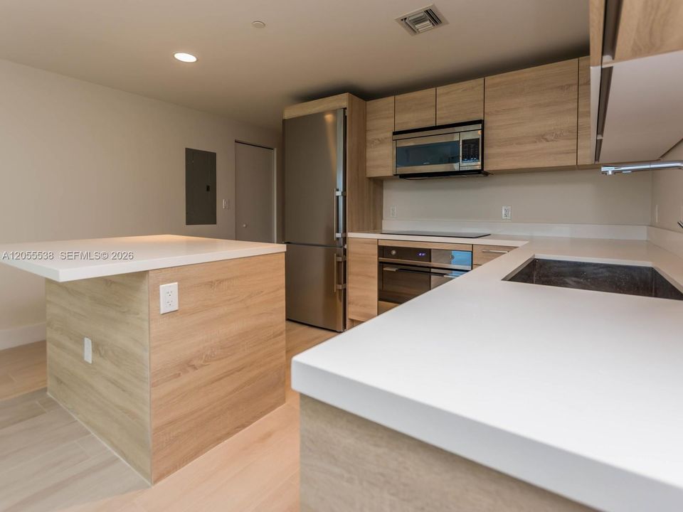 На продажу: $649,000 (2 спален, 2 ванн, 1119 Квадратных фут)