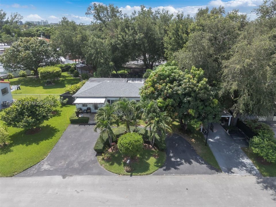 На продажу: $749,900 (3 спален, 3 ванн, 1713 Квадратных фут)