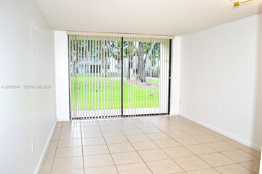 For Rent: $2,200 (2 beds, 2 baths, 866 Square Feet)