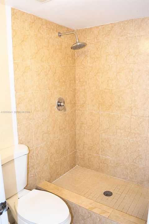 For Rent: $2,200 (2 beds, 2 baths, 866 Square Feet)