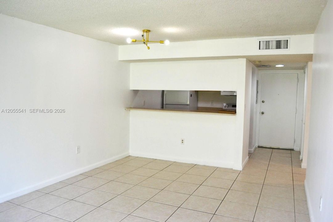For Rent: $2,200 (2 beds, 2 baths, 866 Square Feet)