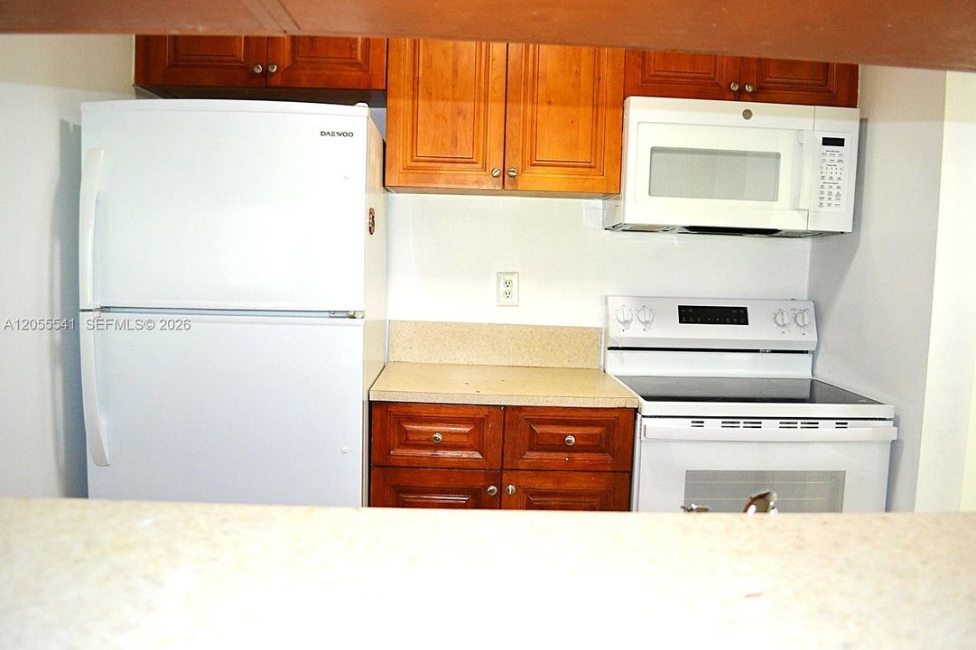 For Rent: $2,200 (2 beds, 2 baths, 866 Square Feet)