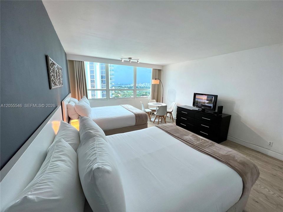 For Sale: $318,000 (0 beds, 1 baths, 400 Square Feet)