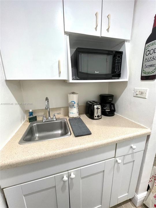 For Sale: $318,000 (0 beds, 1 baths, 400 Square Feet)