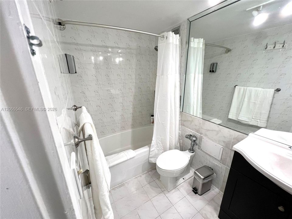 For Sale: $318,000 (0 beds, 1 baths, 400 Square Feet)