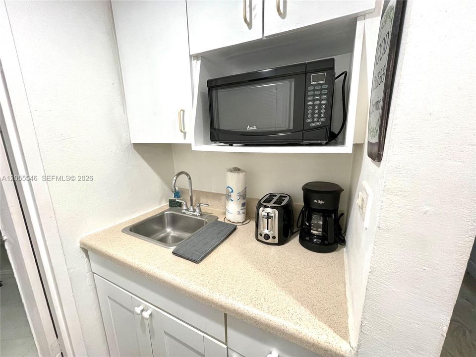 For Sale: $318,000 (0 beds, 1 baths, 400 Square Feet)