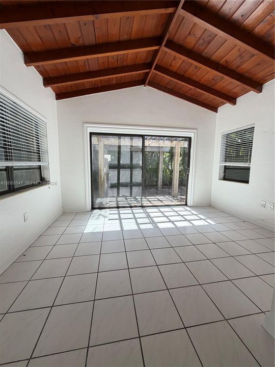 В аренду: $5,995 (4 спален, 3 ванн, 1397 Квадратных фут)