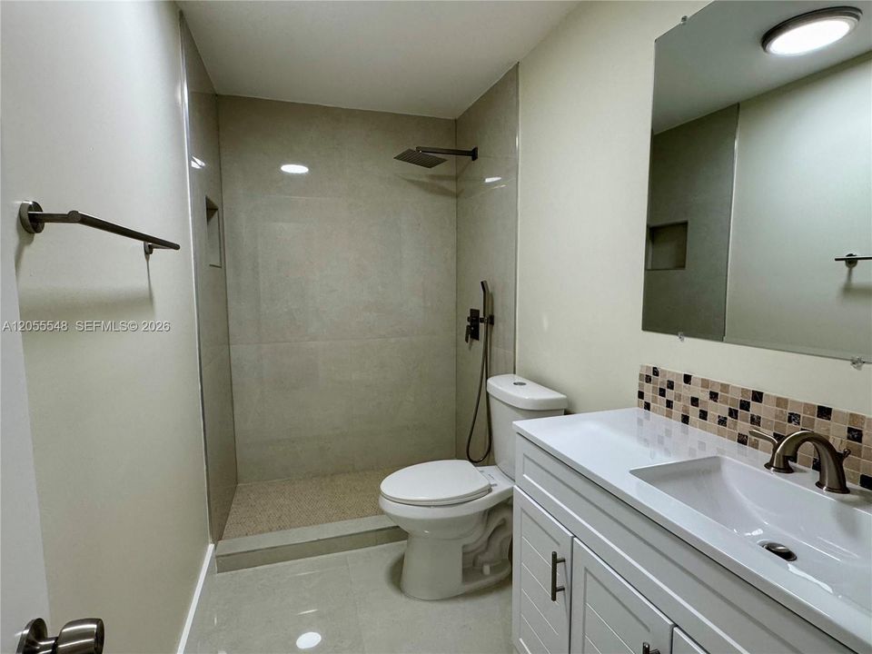 В аренду: $2,450 (3 спален, 1 ванн, 974 Квадратных фут)