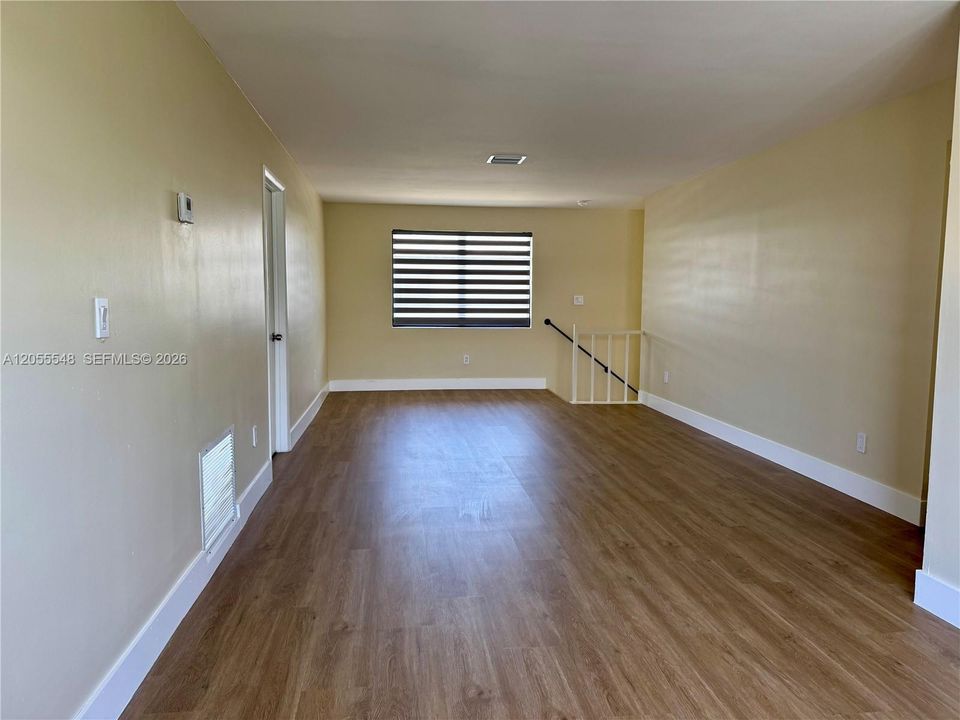 В аренду: $2,450 (3 спален, 1 ванн, 974 Квадратных фут)