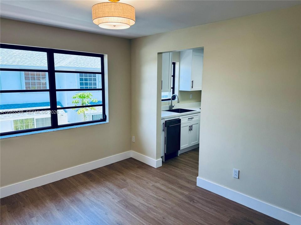 В аренду: $2,450 (3 спален, 1 ванн, 974 Квадратных фут)