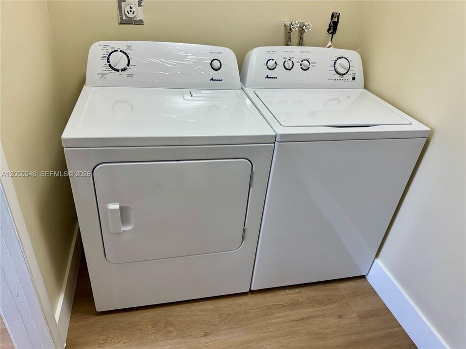 В аренду: $2,450 (3 спален, 1 ванн, 974 Квадратных фут)